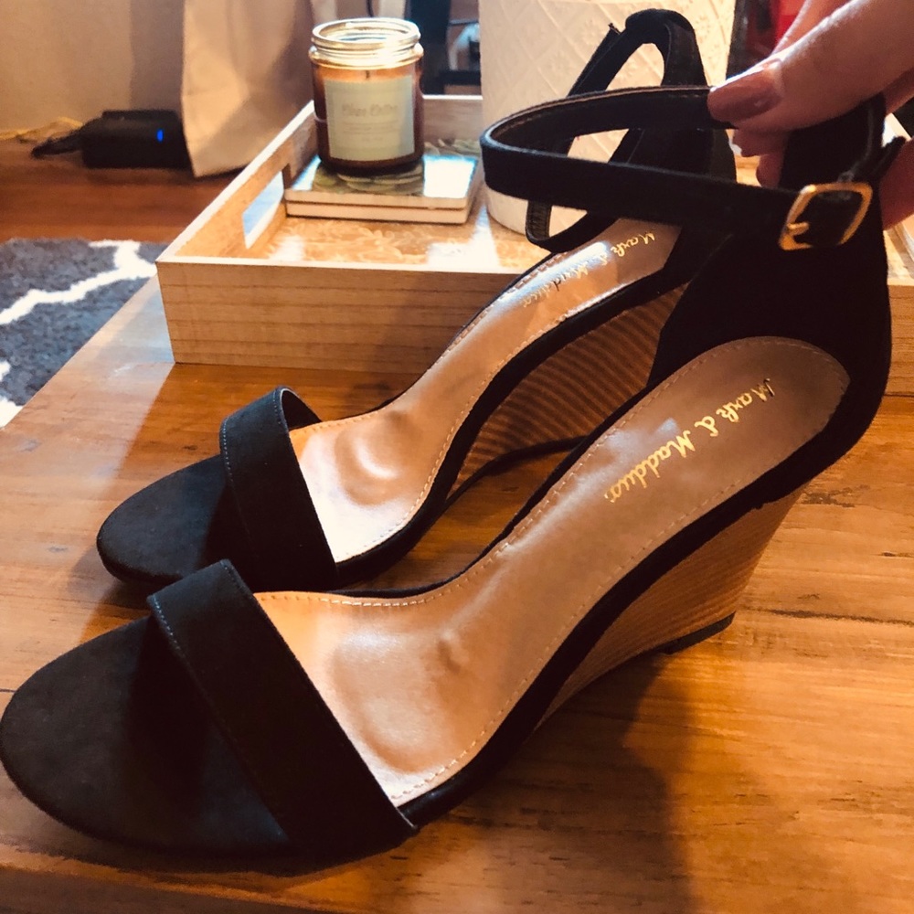 Black wedge heels